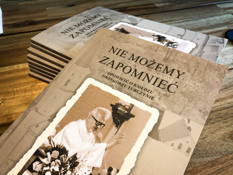 Nie możemy zapomnieć. Opowieść o księdzu Grzegorzu Turczynie Nie możemy zapomnieć. Opowieść o księdzu Grzegorzu Turczynie